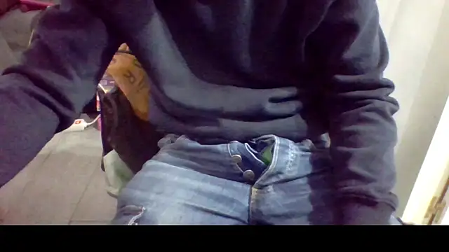 Snapshot of ACruoreX chatting on 04/07/26, 11:21 ACruoreX online show from 04/07/26, 11:21