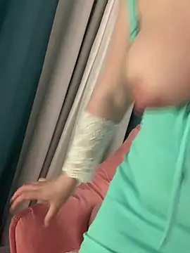 Snapshot of xiaomei89 chatting on 03/24/26, 01:05 xiaomei89 online show from 03/24/26, 01:05