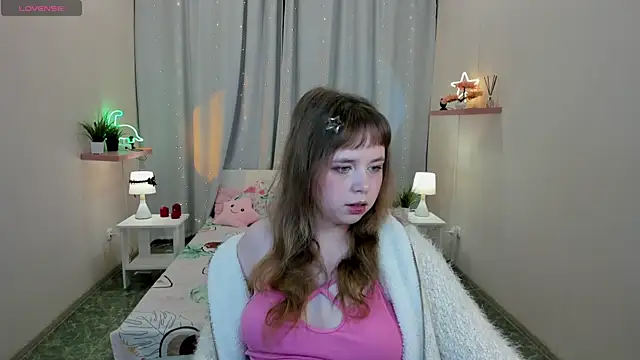 Snapshot of LeonaHicks chatting on 03/26/26, 06:08 LeonaHicks online show from 03/26/26, 06:08