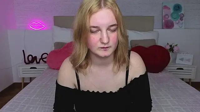 Snapshot of Angel_Ari chatting on 03/23/26, 02:21 Angel Ari online show from 03/23/26, 02:21