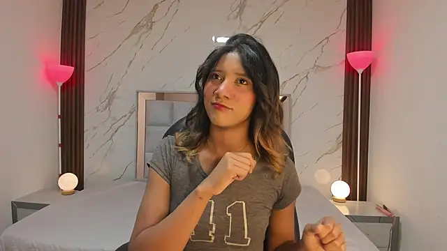 EsperanzaMora online show from 04/15/26, 11:50