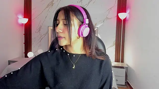 EsperanzaMora online show from 05/13/26, 11:51