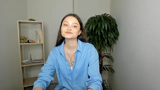 Snapshot of GussieGoold chatting on 03/24/26, 10:42 GussieGoold online show from 03/24/26, 10:42