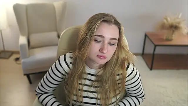 Snapshot of VioletteClaire chatting on 03/25/26, 11:05 VioletteClaire online show from 03/25/26, 11:05