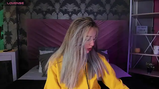  mykinkydoll  online show from 04/21/26, 10:01
