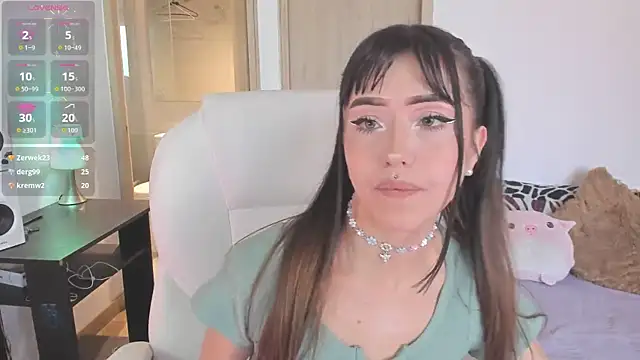 Snapshot of ivyJanne chatting on 04/15/26, 10:32 ivyJanne online show from 04/15/26, 10:32