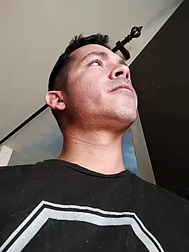 Snapshot of Gabriel_leon33 chatting on 03/24/26, 06:35 Gabriel leon33 online show from 03/24/26, 06:35