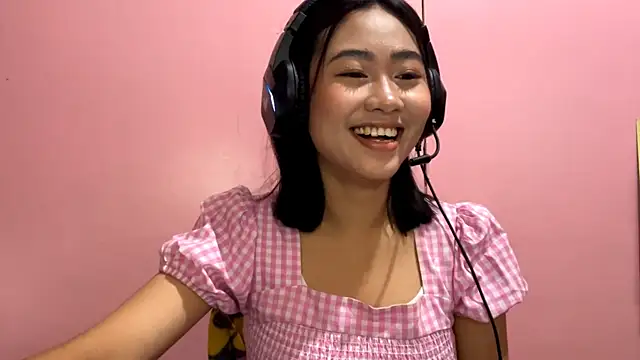 Snapshot of IndiraBrieger chatting on 03/26/26, 02:06 IndiraBrieger online show from 03/26/26, 02:06