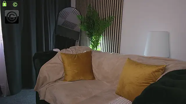 Snapshot of Ema_Reese chatting on 03/25/26, 08:09 Ema Reese online show from 03/25/26, 08:09