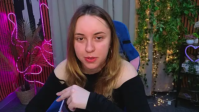 Snapshot of LucyMendoza chatting on 03/26/26, 12:22 LucyMendoza online show from 03/26/26, 12:22