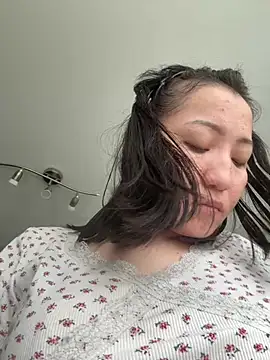 Snapshot of Molly242424- chatting on 03/24/26, 01:49 Molly242424- online show from 03/24/26, 01:49