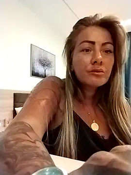 Snapshot of Exotic_ParisX chatting on 03/26/26, 05:51 Exotic ParisX online show from 03/26/26, 05:51