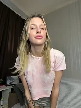 Snapshot of Soralow chatting on 03/30/26, 12:50 Soralow online show from 03/30/26, 12:50