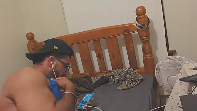 Snapshot of robin103666 chatting on 03/26/26, 11:05 robin103666 online show from 03/26/26, 11:05