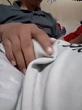 Snapshot of lat99005 chatting on 04/08/26, 01:00 lat99005 online show from 04/08/26, 01:00