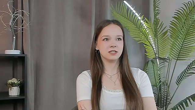 Snapshot of KiraGbur chatting on 03/26/26, 08:09 KiraGbur online show from 03/26/26, 08:09