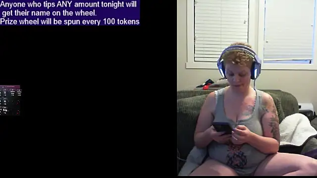 Snapshot of SugarSparklez chatting on 03/25/26, 02:28 SugarSparklez online show from 03/25/26, 02:28