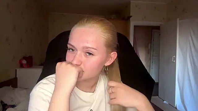 Snapshot of Sophia_Blonde chatting on 03/31/26, 02:39 Sophia Blonde online show from 03/31/26, 02:39