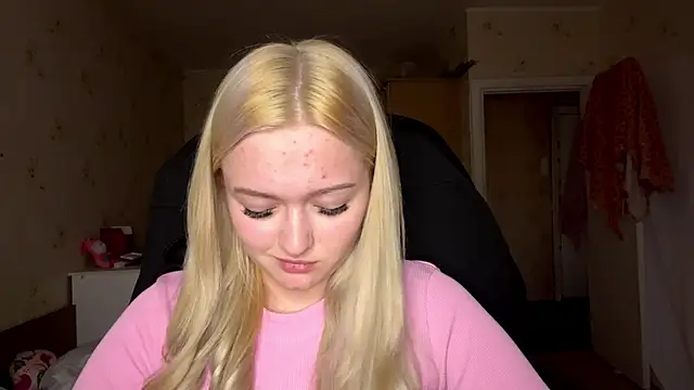 Snapshot of Sophia_Blonde chatting on 04/02/26, 01:47 Sophia Blonde online show from 04/02/26, 01:47