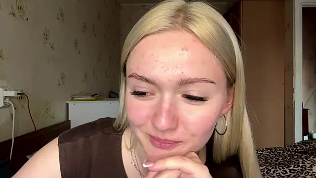 Snapshot of Sophia_Blonde chatting on 04/14/26, 02:56 Sophia Blonde online show from 04/14/26, 02:56