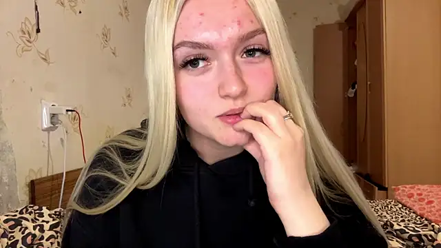 Snapshot of Sophia_Blonde chatting on 04/22/26, 04:19 Sophia Blonde online show from 04/22/26, 04:19