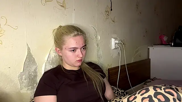 Snapshot of Sophia_Blonde chatting on 04/24/26, 01:19 Sophia Blonde online show from 04/24/26, 01:19