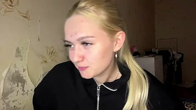 Snapshot of Sophia_Blonde chatting on 04/27/26, 03:10 Sophia Blonde online show from 04/27/26, 03:10