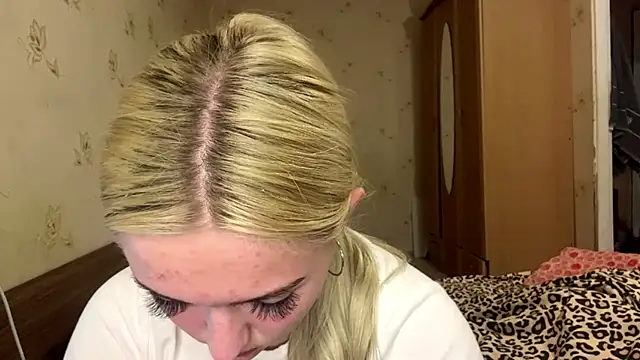 Snapshot of Sophia_Blonde chatting on 05/10/26, 05:29 Sophia Blonde online show from 05/10/26, 05:29