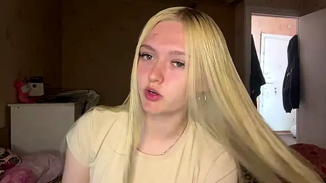 Snapshot of Sophia_Blonde chatting on 05/12/26, 04:26 Sophia Blonde online show from 05/12/26, 04:26