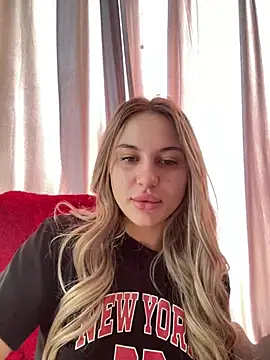 Snapshot of ScarlettMussee chatting on 04/05/26, 02:03 ScarlettMussee online show from 04/05/26, 02:03