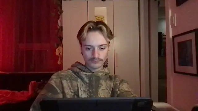 Snapshot of TwinkGaymer chatting on 03/26/26, 01:01 TwinkGaymer online show from 03/26/26, 01:01