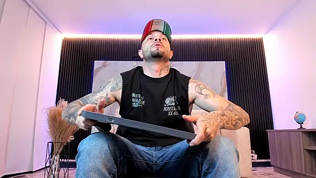 Snapshot of NICK_OWEEN26 chatting on 03/25/26, 11:33 NICK OWEEN26 online show from 03/25/26, 11:33