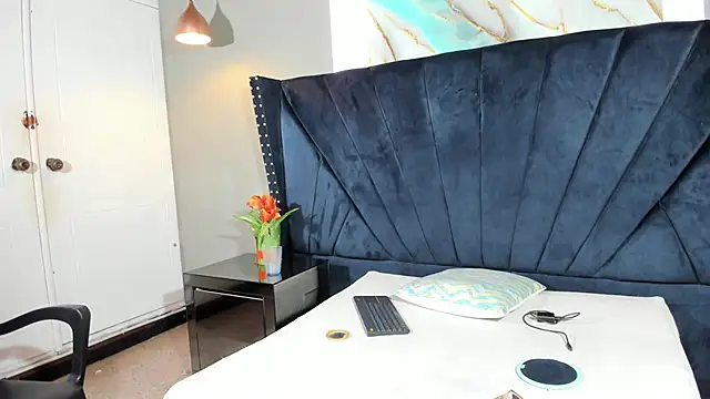 Snapshot of Sara_Hanks chatting on 03/28/26, 02:16 Sara Hanks online show from 03/28/26, 02:16