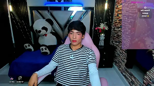 Snapshot of IsaacNovaa chatting on 03/26/26, 01:06 IsaacNovaa online show from 03/26/26, 01:06