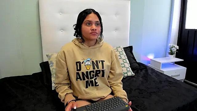 Snapshot of ZoeRiveers chatting on 03/26/26, 08:36 ZoeRiveers online show from 03/26/26, 08:36