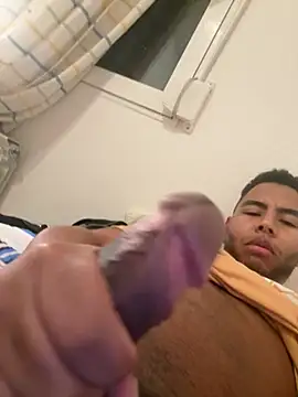 Snapshot of lindura00 chatting on 03/25/26, 01:00 lindura00 online show from 03/25/26, 01:00