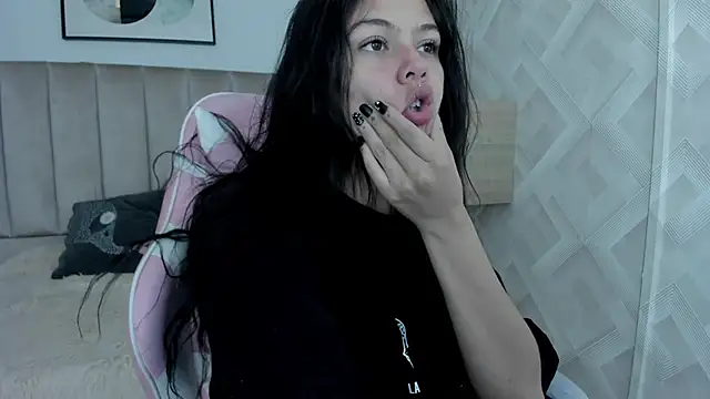 Kikii 1 online show from 05/01/26, 09:41