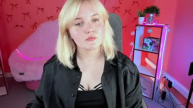 Snapshot of KathyBriggs chatting on 03/26/26, 09:37 KathyBriggs online show from 03/26/26, 09:37