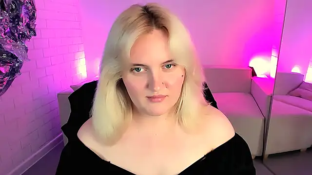 Snapshot of KathyBriggs chatting on 06/18/26, 09:36 KathyBriggs online show from 06/18/26, 09:36