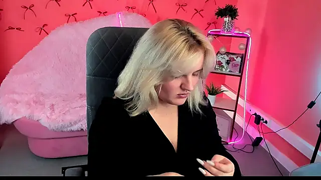 Snapshot of KathyBriggs chatting on 06/26/26, 05:23 KathyBriggs online show from 06/26/26, 05:23