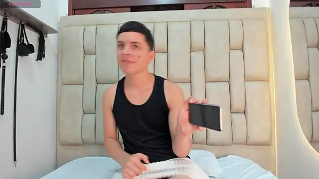 Snapshot of Axel_OS chatting on 03/27/26, 03:01 Axel OS online show from 03/27/26, 03:01