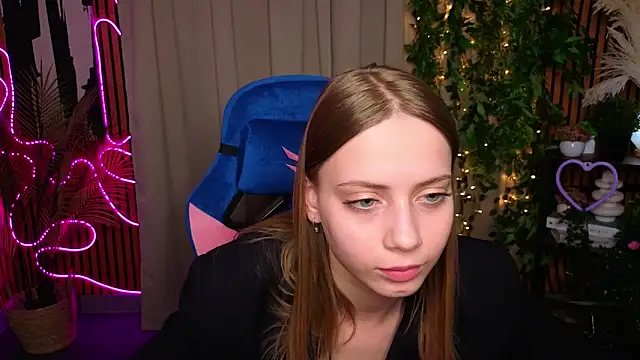 Snapshot of HelenHale chatting on 03/27/26, 12:38 HelenHale online show from 03/27/26, 12:38