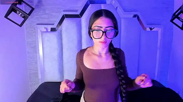 Snapshot of Vyoleett chatting on 03/26/26, 02:55 Vyoleett online show from 03/26/26, 02:55