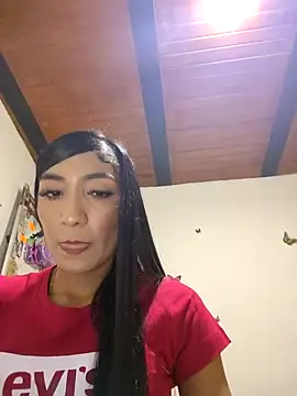 Snapshot of yvonne_1998 chatting on 04/09/26, 11:43 yvonne 1998 online show from 04/09/26, 11:43