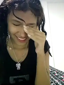 Yi Uzi online show from 05/15/26, 11:01