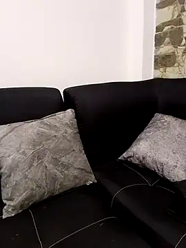 Yi Uzi online show from 05/26/26, 02:02