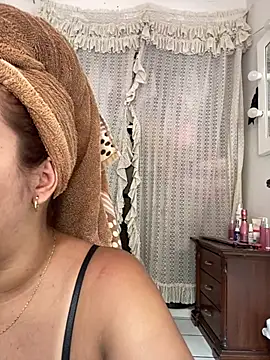 Snapshot of victoria_luxx_ chatting on 04/15/26, 08:09 victoria luxx online show from 04/15/26, 08:09