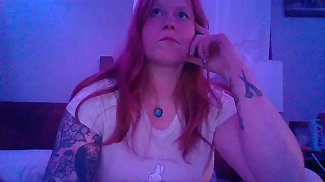 Snapshot of RedVelvetVixen chatting on 04/14/26, 02:06 RedVelvetVixen online show from 04/14/26, 02:06