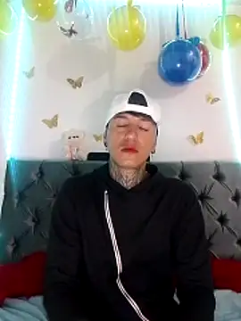 Snapshot of ANDRES_URRIETA chatting on 04/06/26, 10:27 ANDRES URRIETA online show from 04/06/26, 10:27