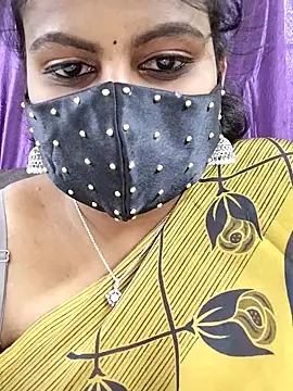 Snapshot of honeyflowerr chatting on 03/26/26, 08:42 honeyflowerr online show from 03/26/26, 08:42